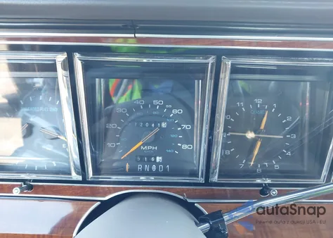 1989 Lincoln Town Car Signature z USA, uszkodzony, nr VIN 1LNBM82F3KY653998